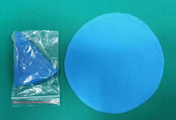 Чистящая многоразовая салфетка со специальной пропиткой d 15 см голубая, круглая- фото